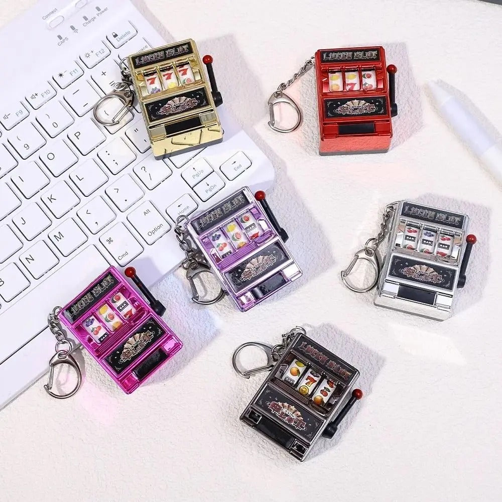 Mini Slot Machine Keychain – Lucky Spin Gadget