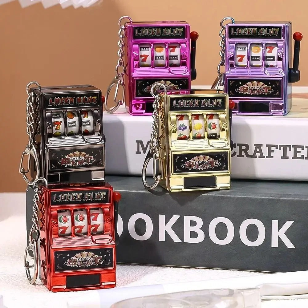 Mini Slot Machine Keychain – Lucky Spin Gadget